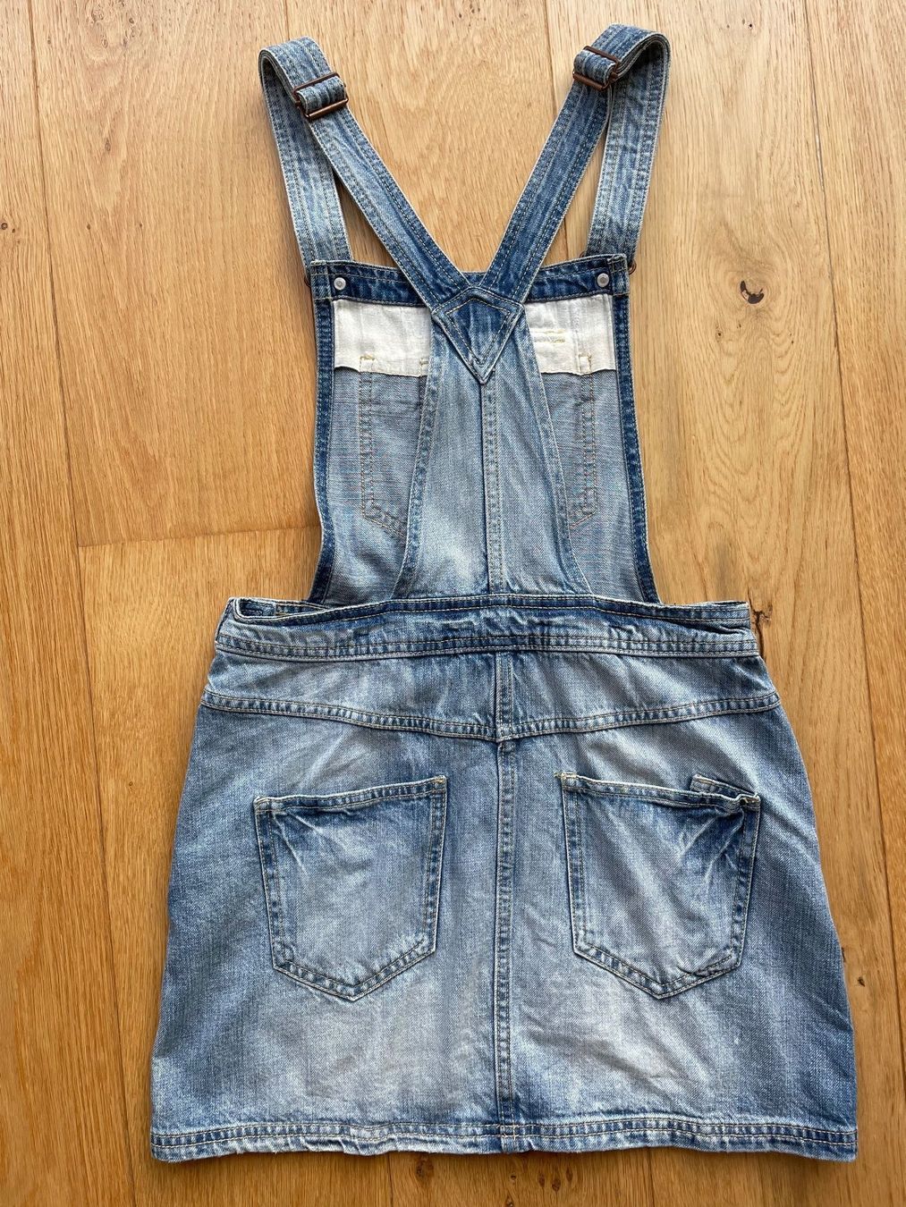 Vestiti: H&M Denim Latzrock (36) – Usato da Triesen venduto da antonellaaa_ 4