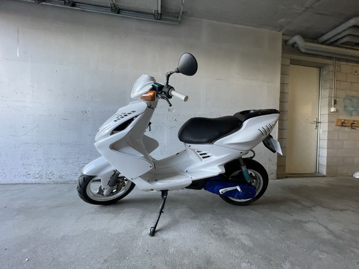 Yamaha Scooters: Yamaha Aerox – D'occasion à Bever par dan_hf8v 2