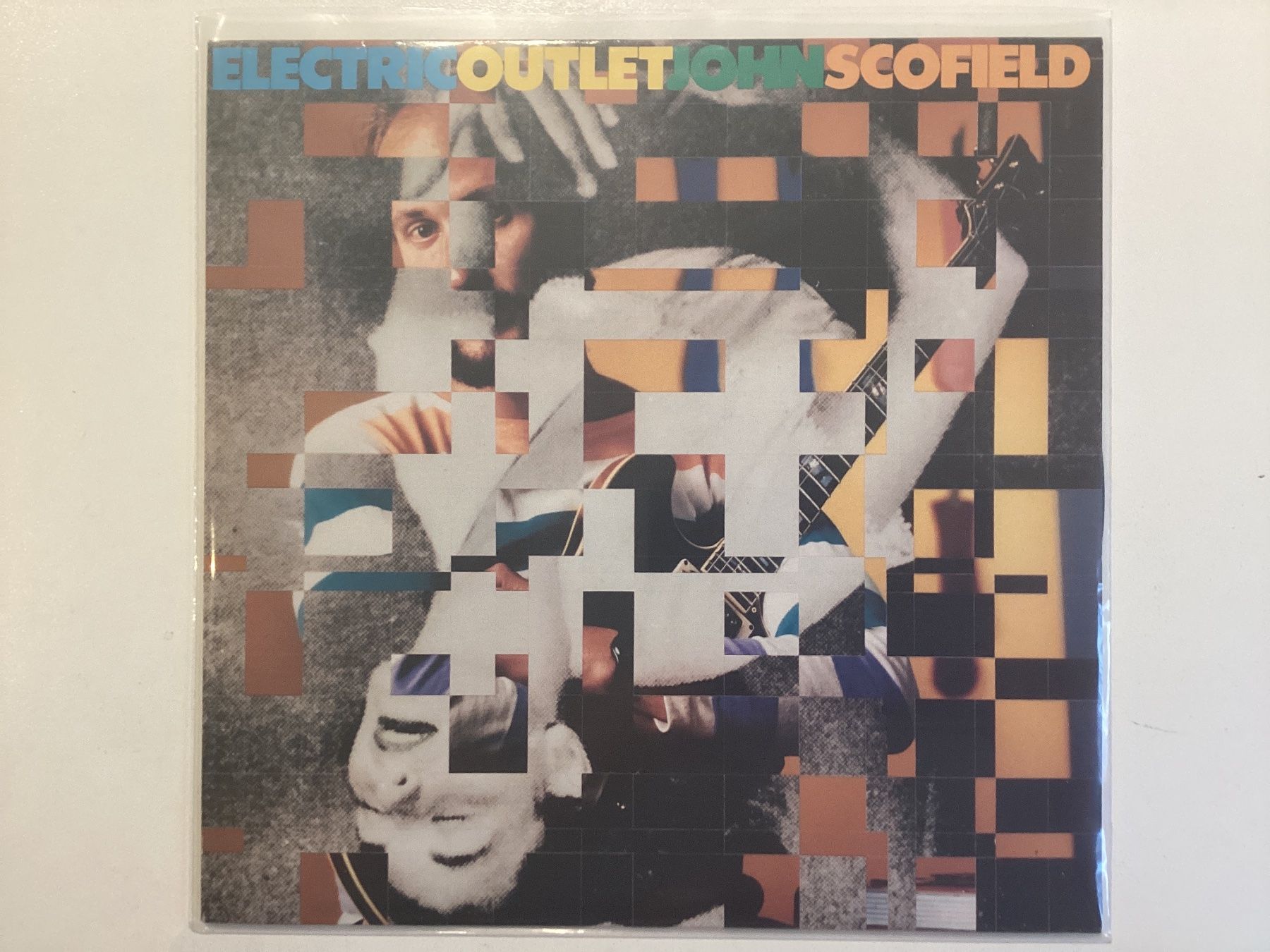 Schallplatten: John Scofield LP - Electric Outlet – Gebraucht aus Gutenswil von Hamzian