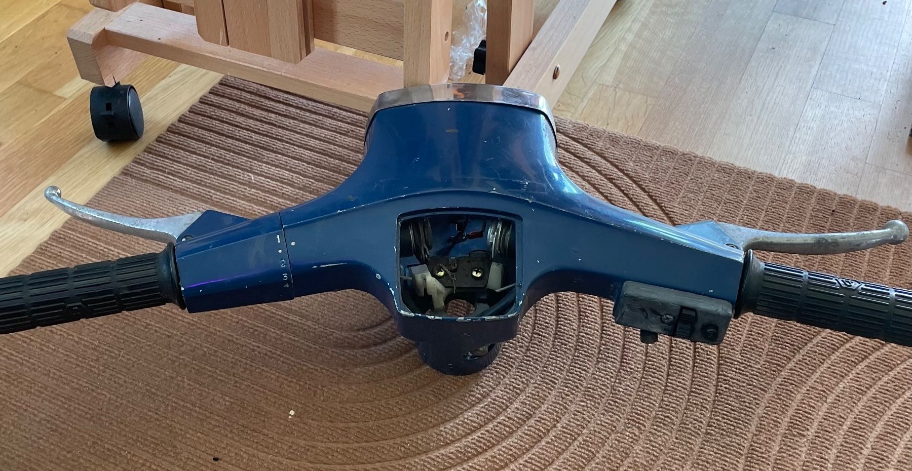 Vespa Tutti pezzi di ricambio per scooter: Vespa 50 Special Lenker CH-Version mit Originalfarbe – Usato da Grenchen venduto da Jimbo3743