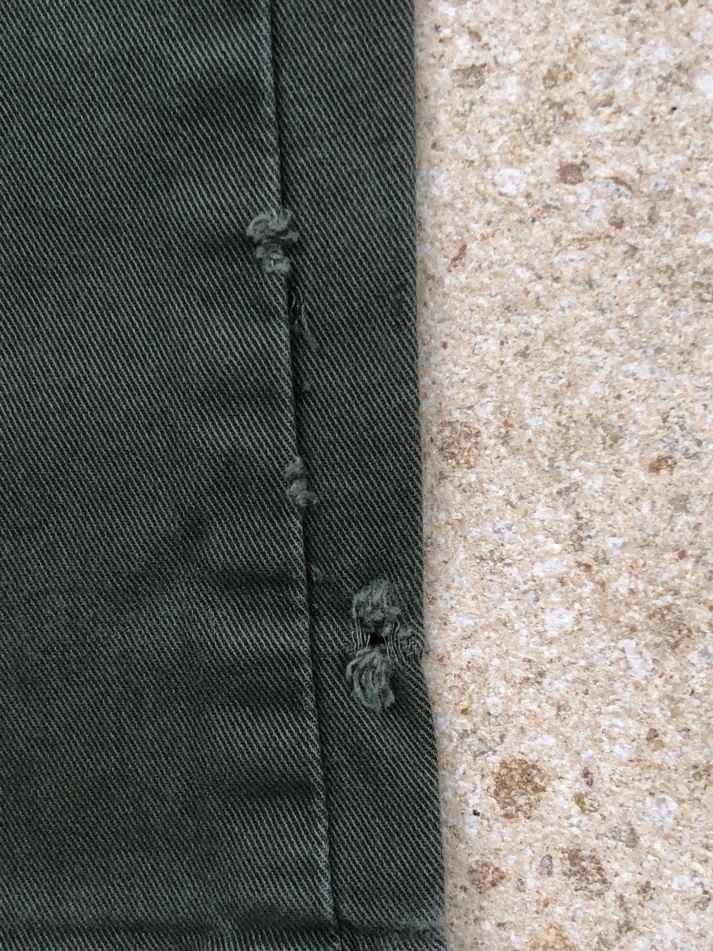 Uniqlo Pantaloni: Green Uniqlo chino – Usato da Lausanne venduto da jul_jpm7 1