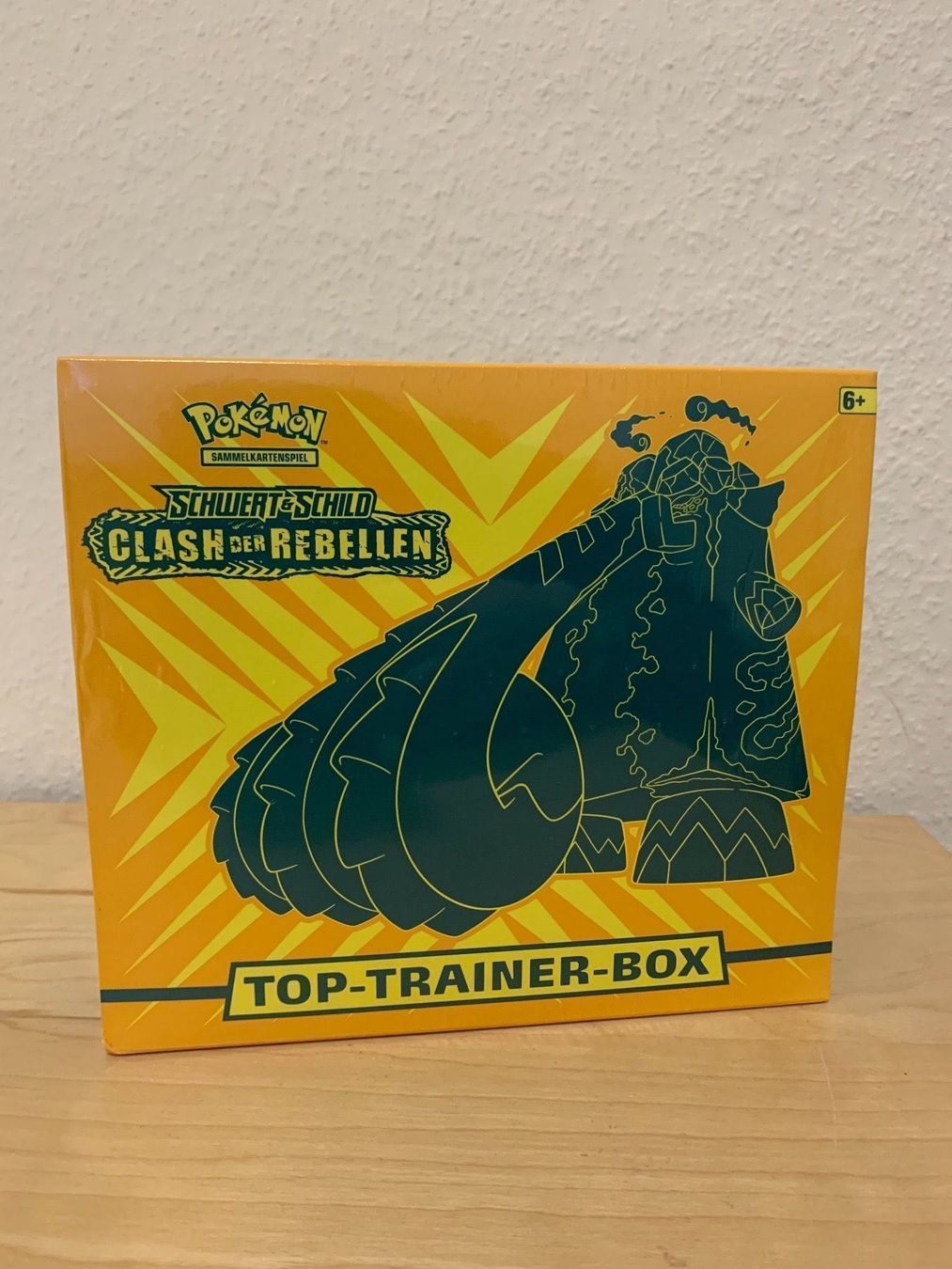 Pokémon Sammelbilder & Trading cards: Pokémon Top Trainer Box Clash der Rebell – Neu und originalverpackt aus Zürich von Hunger-Toys-Games