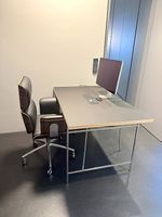 Bürotisch: Richard Lampert (Eiermann 1) 