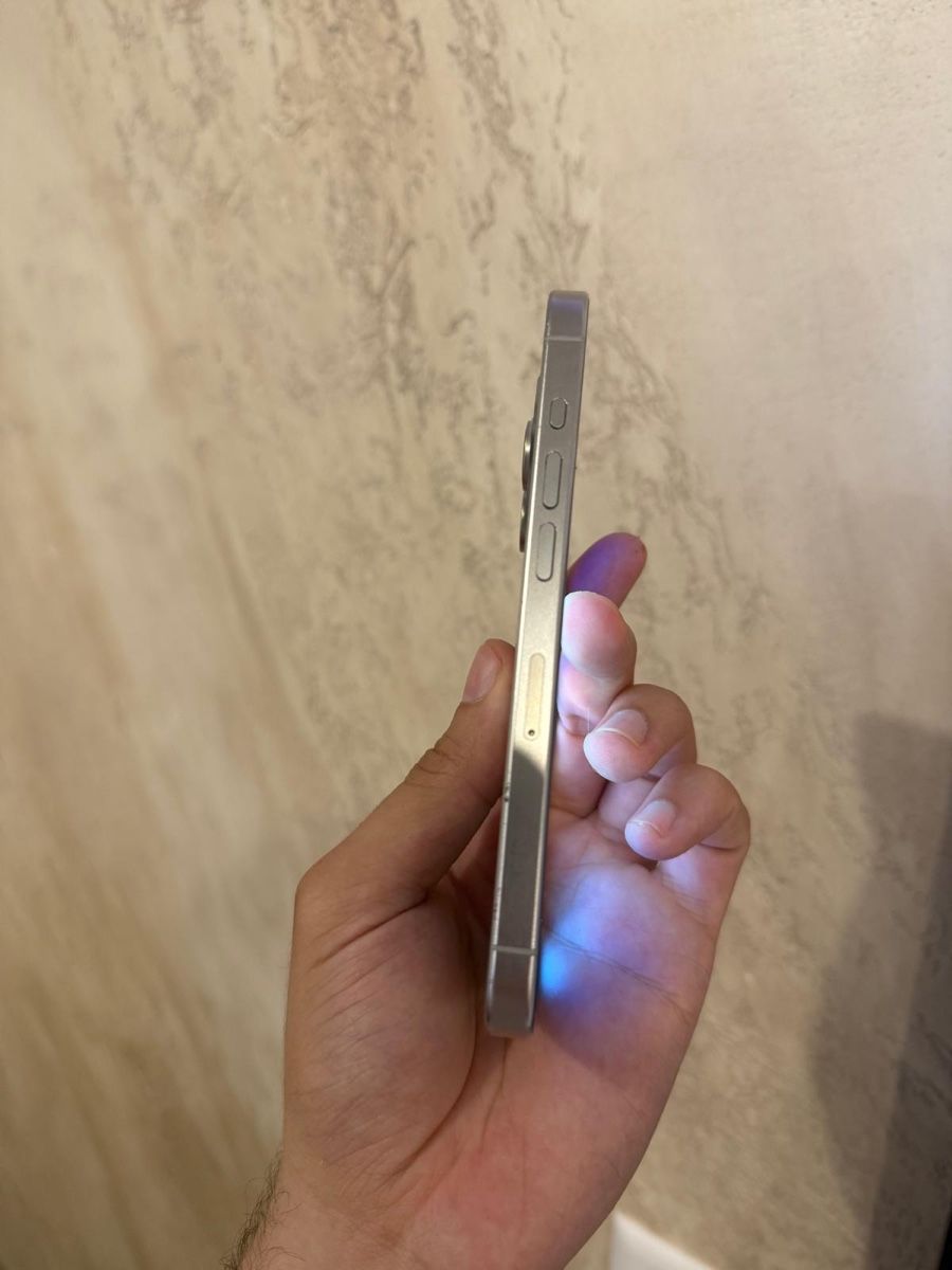 Apple Portables: Iphone 15 pro baterry 100% – Neuf (Voir description) à Chippis par mig_8ns6 2