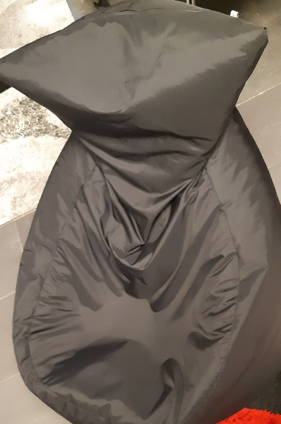 Kissen: Schwarzer Sitzsack für gemütliche Stunden. – Gebraucht aus Richterswil von ADIACE010