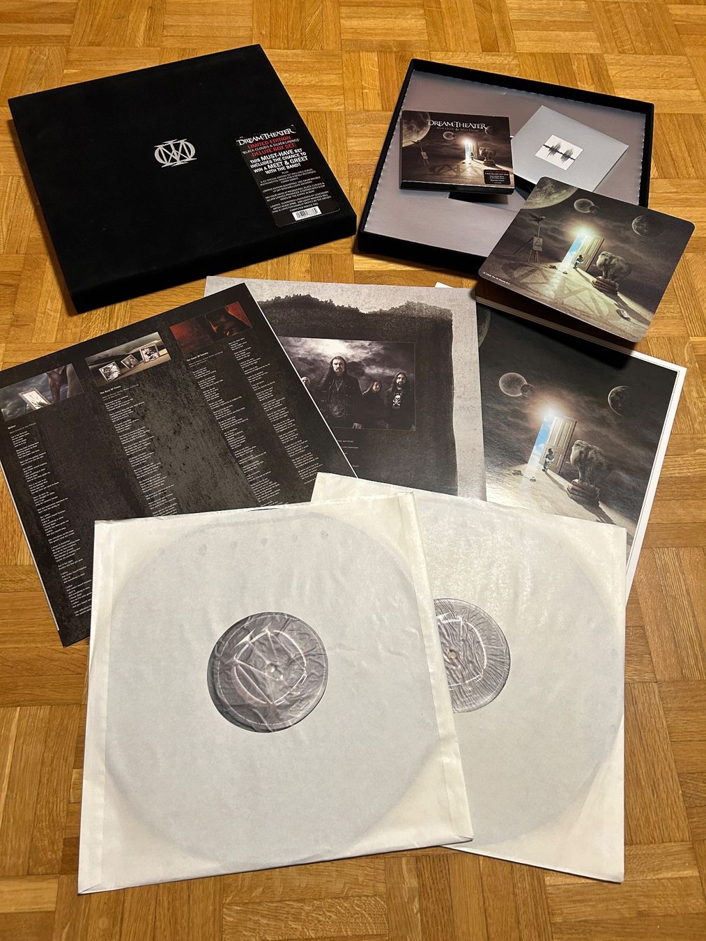 Dischi in vinile: Dream Theater -  Black Clouds & Silver Linings - Box Set – Nuovo (secondo la descrizione) da Chexbres venduto da Roblieron 2