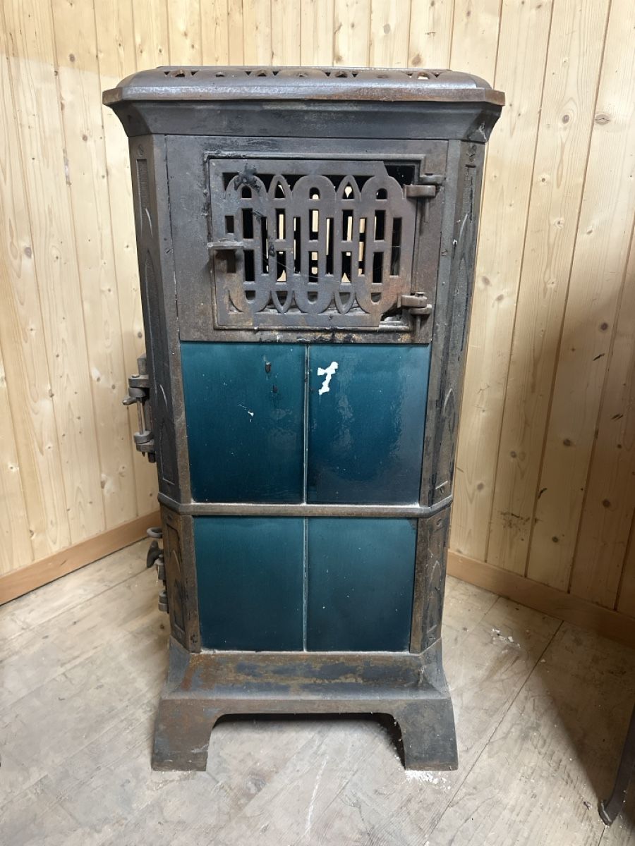 Altri mobili d'antiquariato: Antiker Kachelofen grün – Usato da Baar venduto da Hillsboro 2