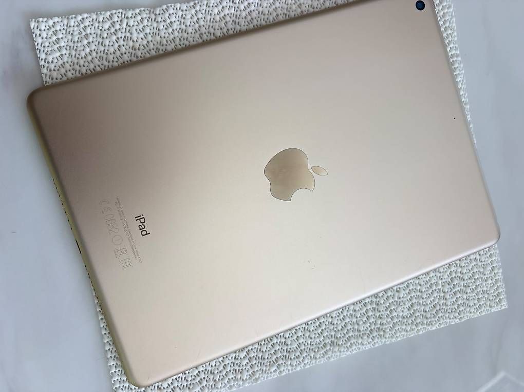 Tablettes PC: Apple iPad Gold – D'occasion à Zofingen par Monacomike 2