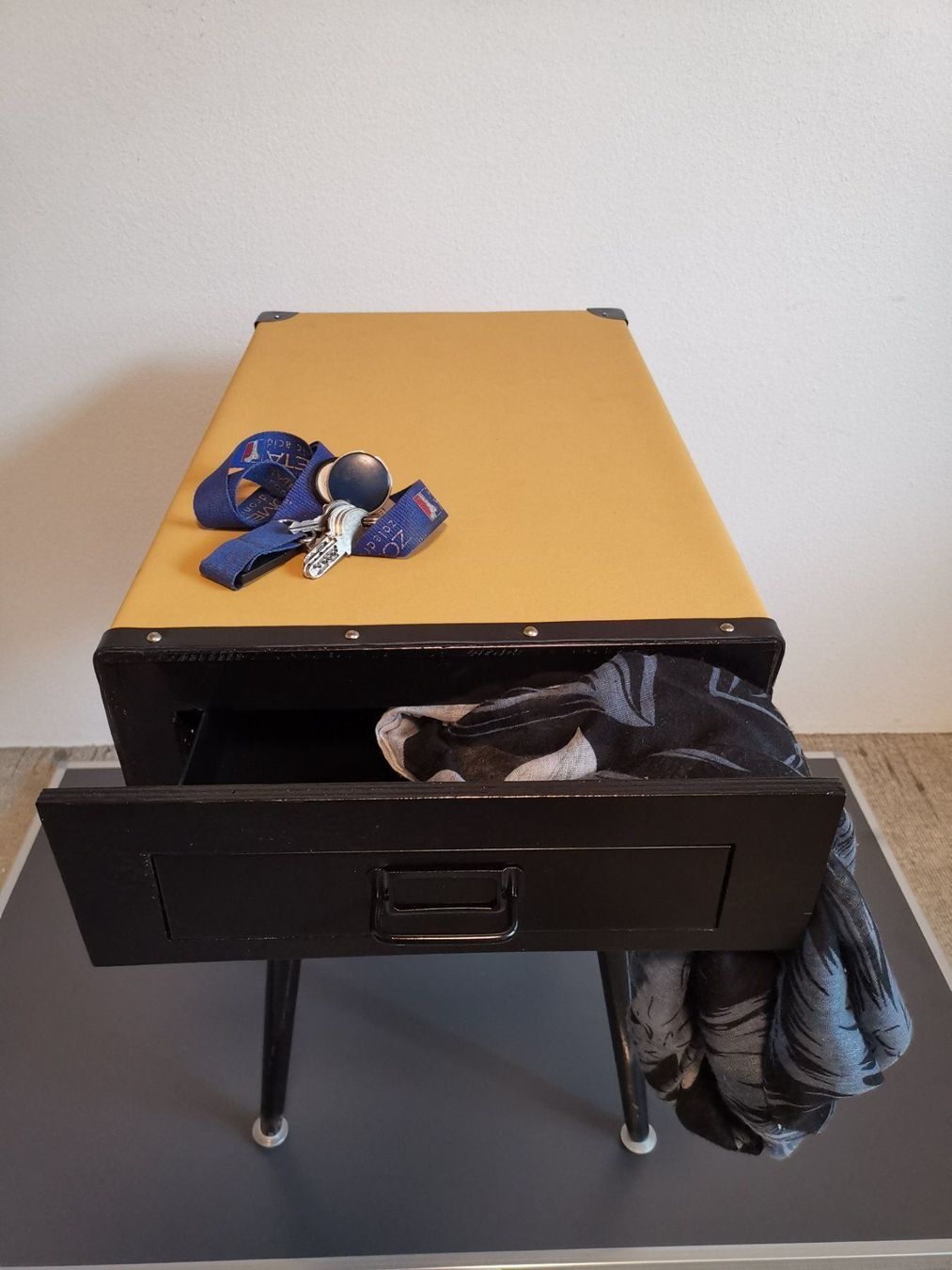 Comodini: Beistelltisch – Nuovo (secondo la descrizione) da Flims-Waldhaus venduto da NickY30 4