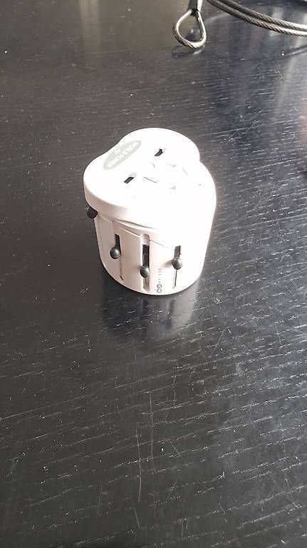 Unità & Adattatore: World Travel Adapter – Usato da Zürich venduto da Tornadorey 1