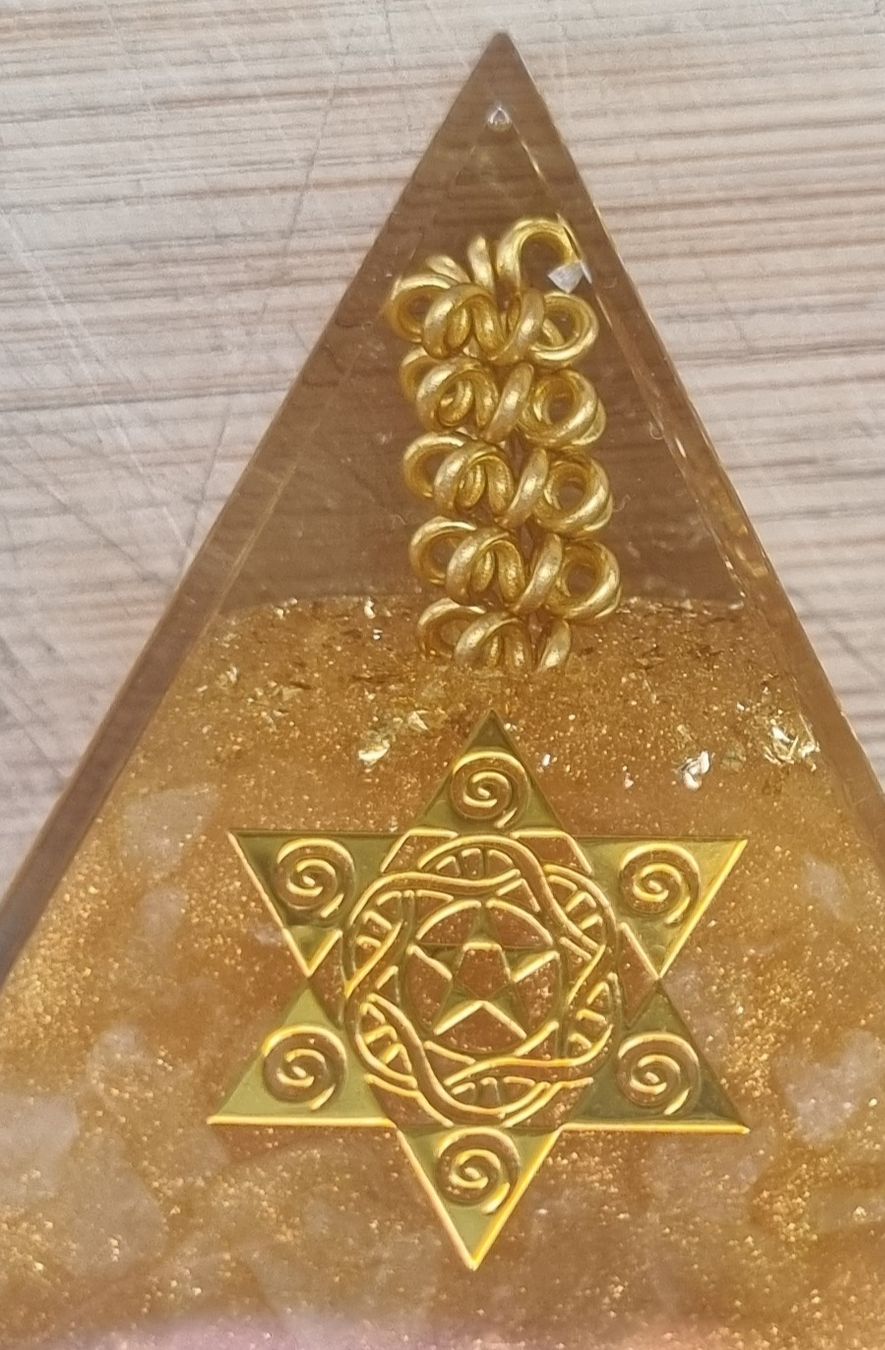 Minerali & Pietre curative: Orgonite Pyramide dorée, protection et chance – Nuovo (secondo la descrizione) da Grand-Lancy venduto da Evelyne010 2