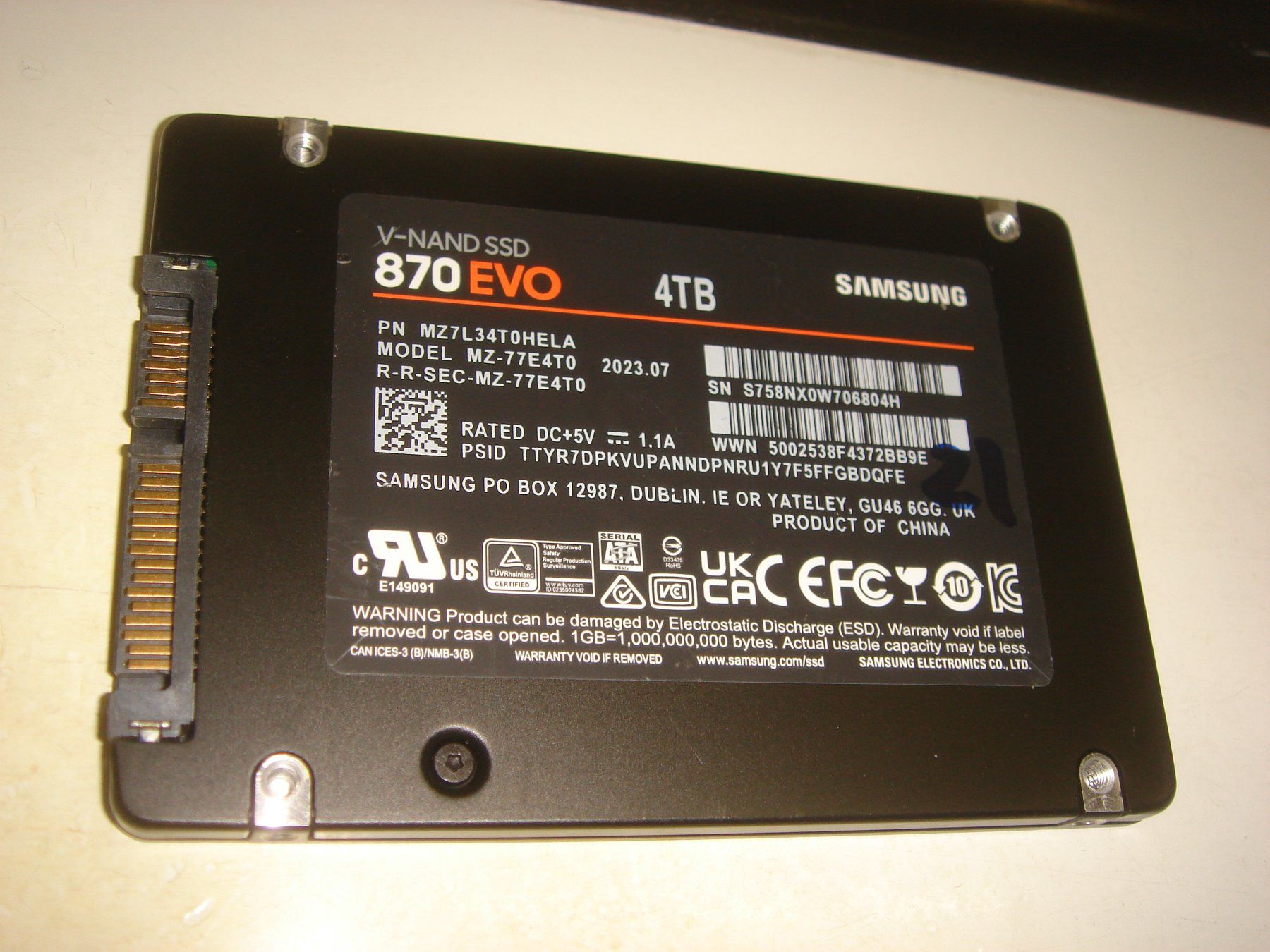 Samsung Dischi rigidi: 4tb ssd. Samung. Details siehe Bildern. – Usato da St. Gallen venduto da pc-sg