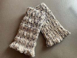 HANDGESTRICKTE PULSWÄRMER / HANDSTULPEN AUS WOLLE