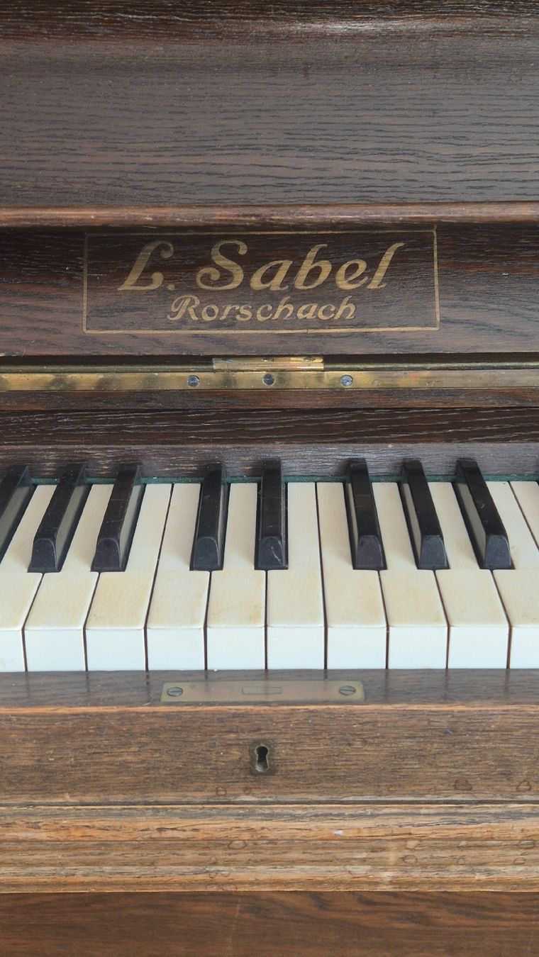 Strumenti musicali: Klavier in gutem Zustand – Usato da Möriken AG venduto da Yano7 1