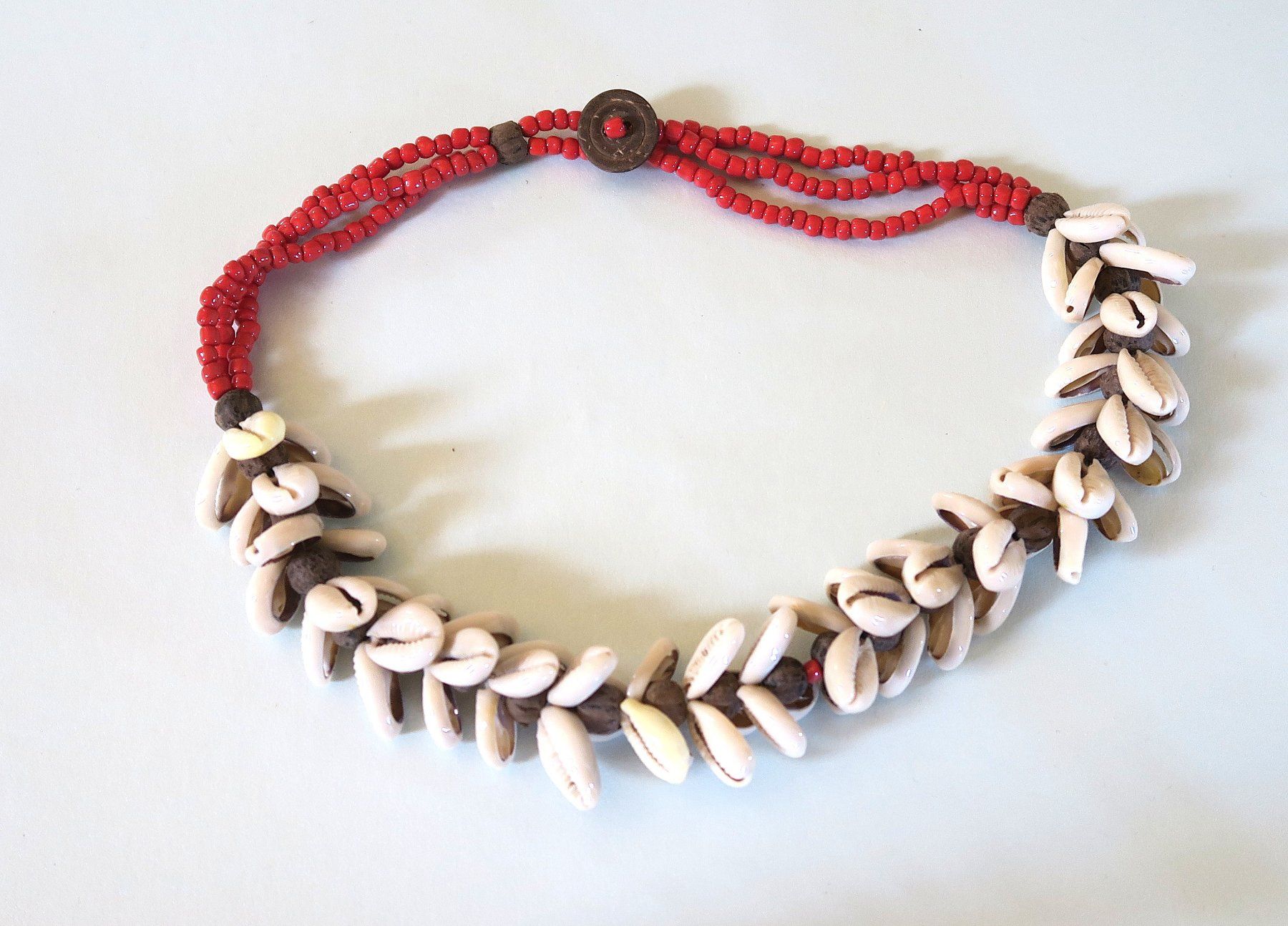 Catenine: Muschelkette mit Glasperlen – Usato da Brittnau venduto da marlenestone 2