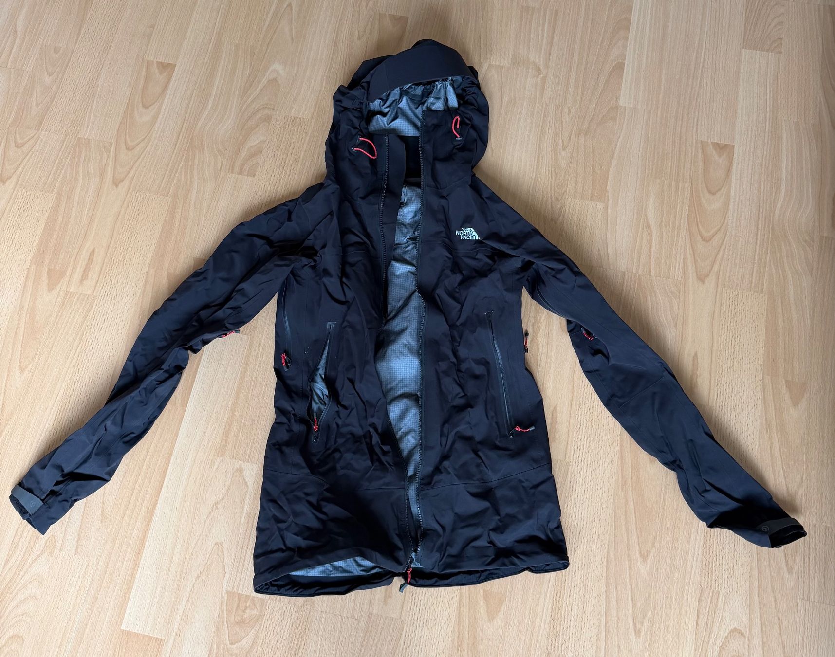 North Face Jacken: North face black jacket / Schwarze Jacke von Northface – Gebraucht aus Zürich von Wowstuff