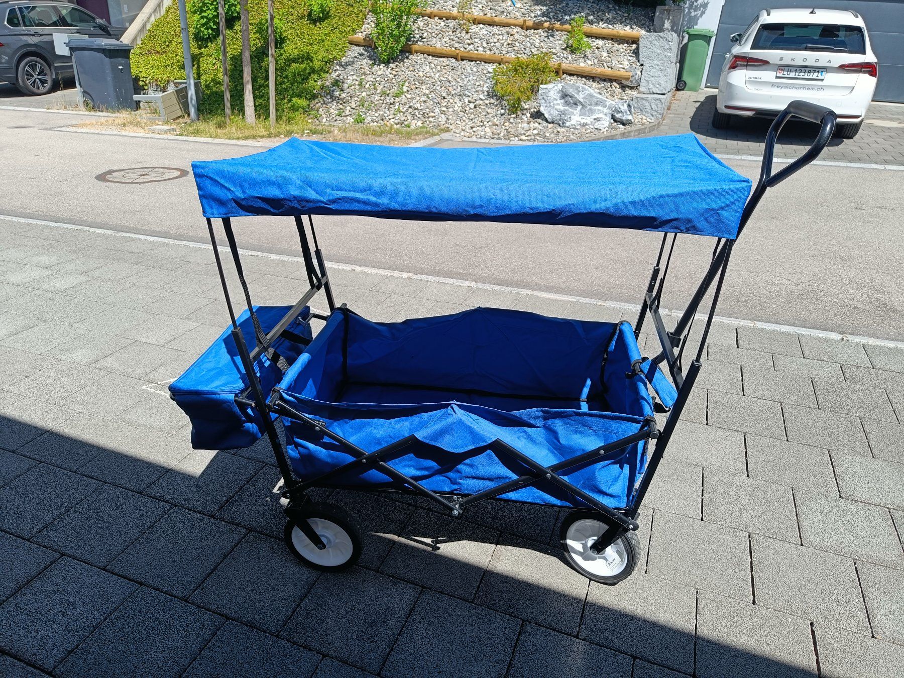Chariots de transport: Blauer Bollerwagen mit Dach – D'occasion à Egolzwil par Mirjam24 1