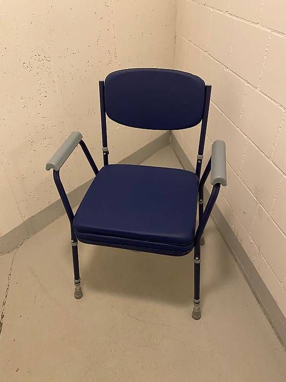 WC: Toilettenstuhl BLUE TIM – Usato da Würenlingen venduto da bestrong 1
