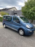 Opel Vivaro Tour Minibus blau gebraucht guter Zustand