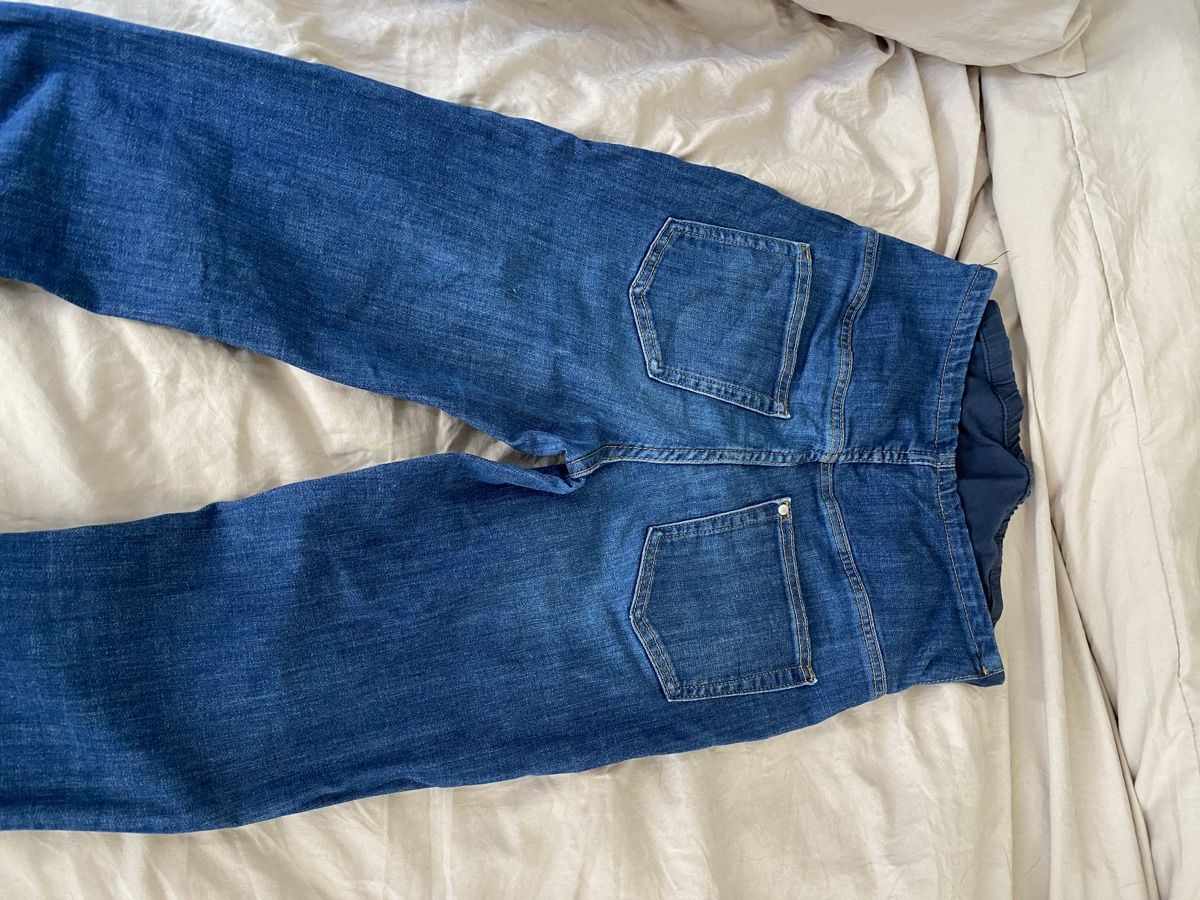 H&M Jeans: H&M Mama Jeans Bundle 2 jeans and one black pants – Gebraucht aus Zürich von ana_m6d2 2