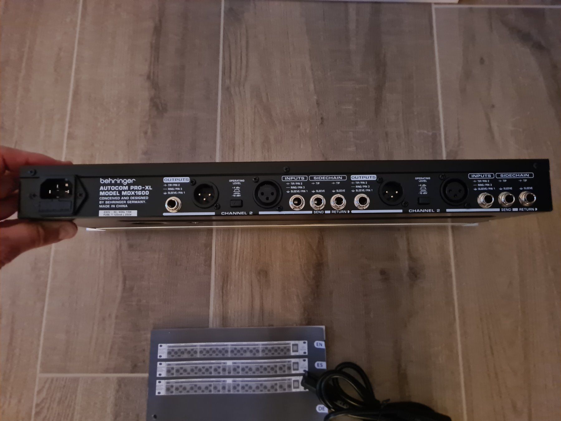 Behringer Equalizzatori: Behringer MDX1600 Autocom Pro XL – Nuovo (secondo la descrizione) da Birmensdorf ZH venduto da arcticmonkey91 2