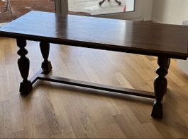 Massiver Holztisch