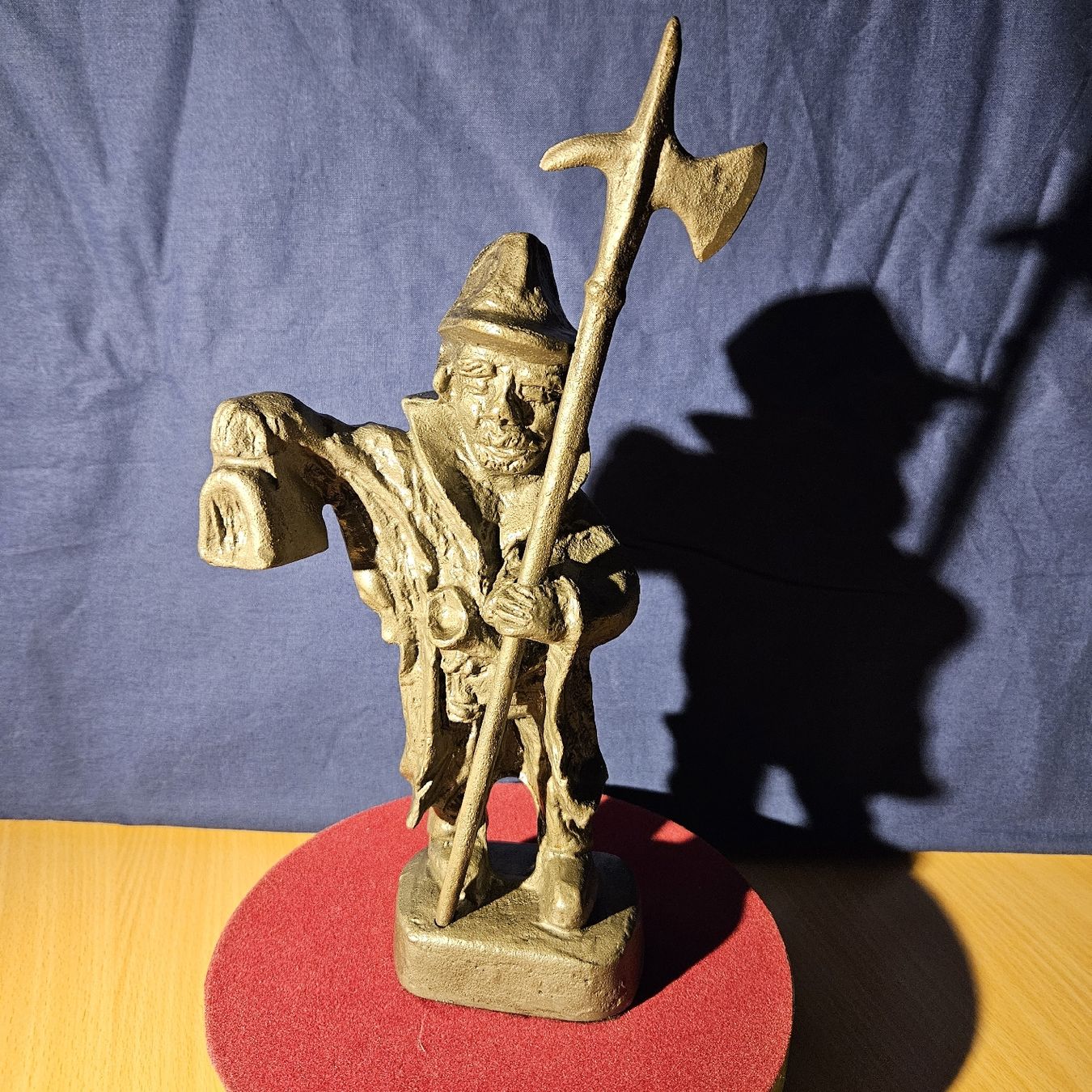 Figuren: Eisenplastik Figur, Nachtwächter mit Hellebarde 29cm – Gebraucht aus Kriens von gra_fhn7