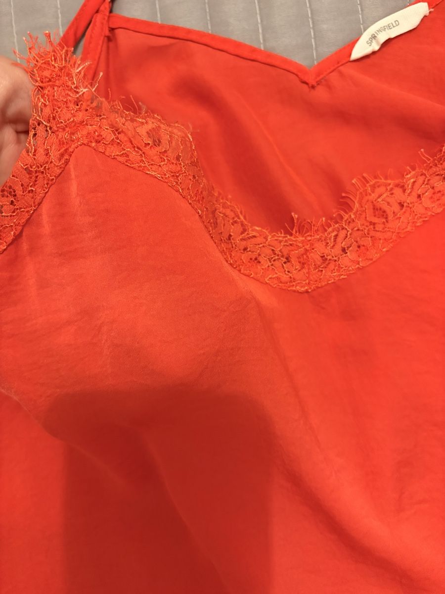 Top: Haut avec dentelle en satin – Nuovo (secondo la descrizione) da Chêne-Bougeries venduto da bru_bs9n 4