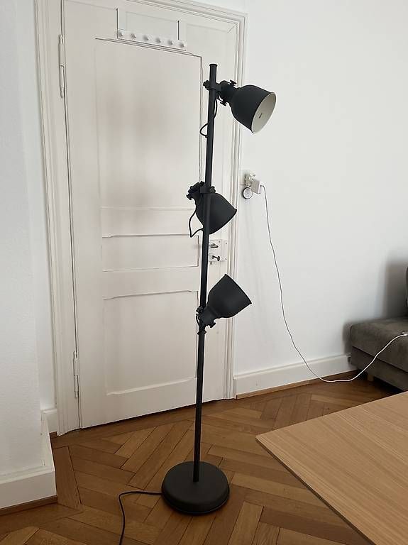 Lampes: Hektar Standleuchte IKEA – D'occasion à Basel par widnil