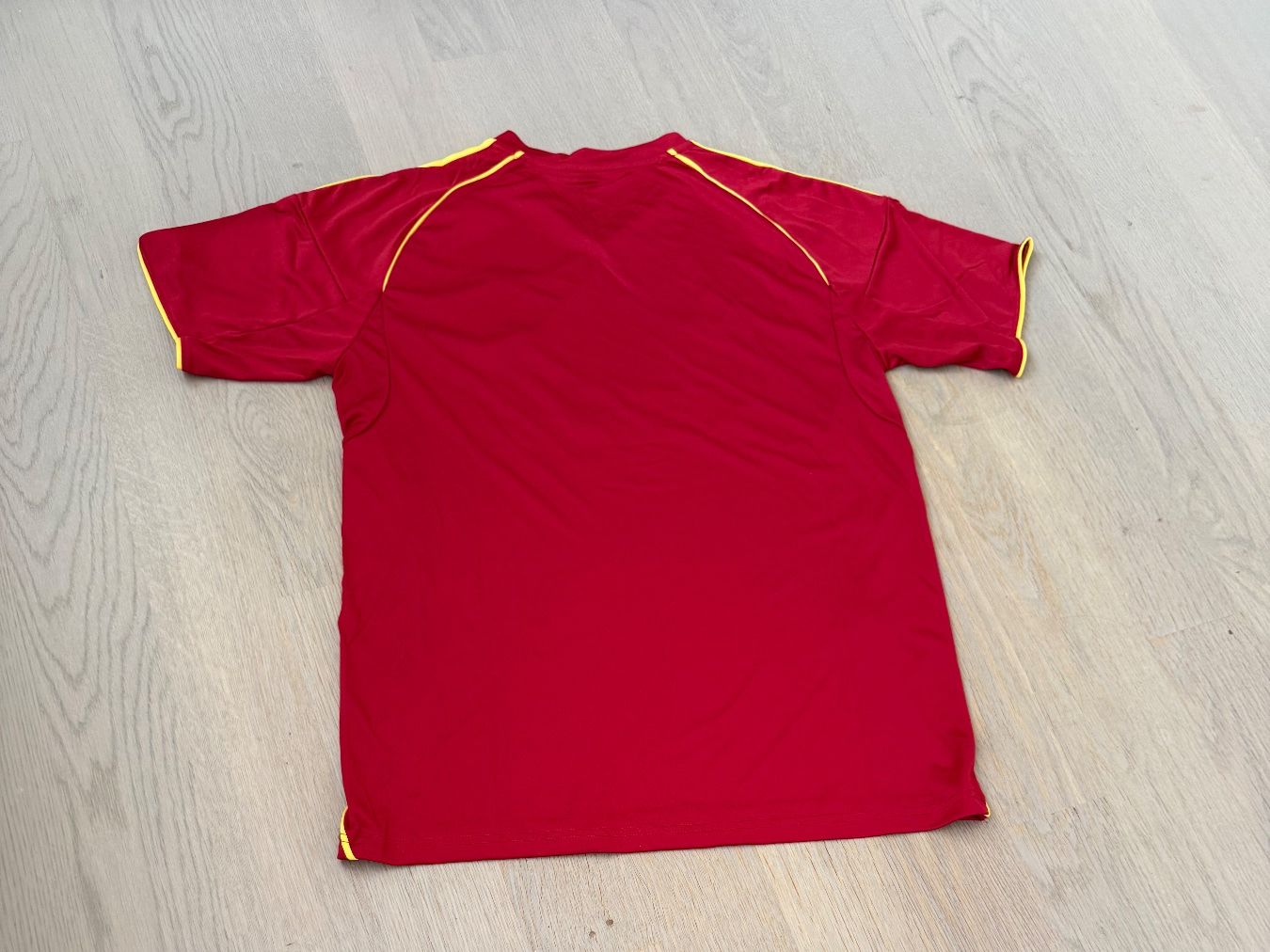 Leibchen & Hosen: Servette Trikot 25/26 L – Neu (gemäss Beschreibung) aus Allschwil von lor_6cgq 1