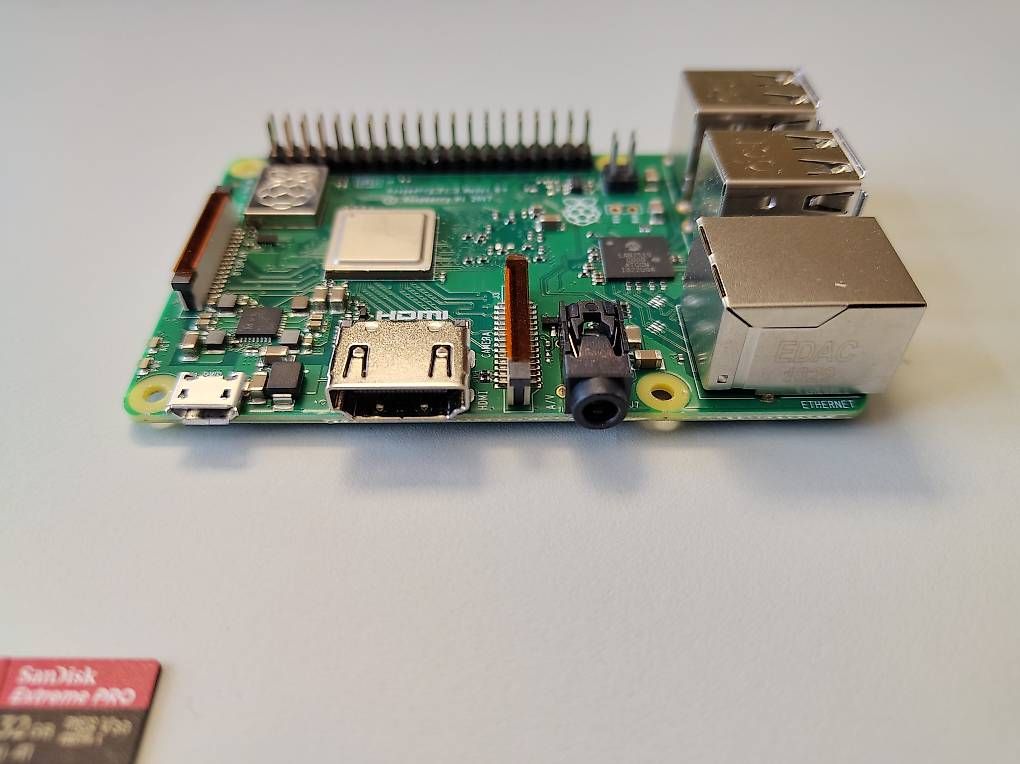 PCs: Raspberry Pi 3 Model B+ mit SanDisk Extreme Pro 32GB microSD – D'occasion à Rebstein par fabio.litscher 3