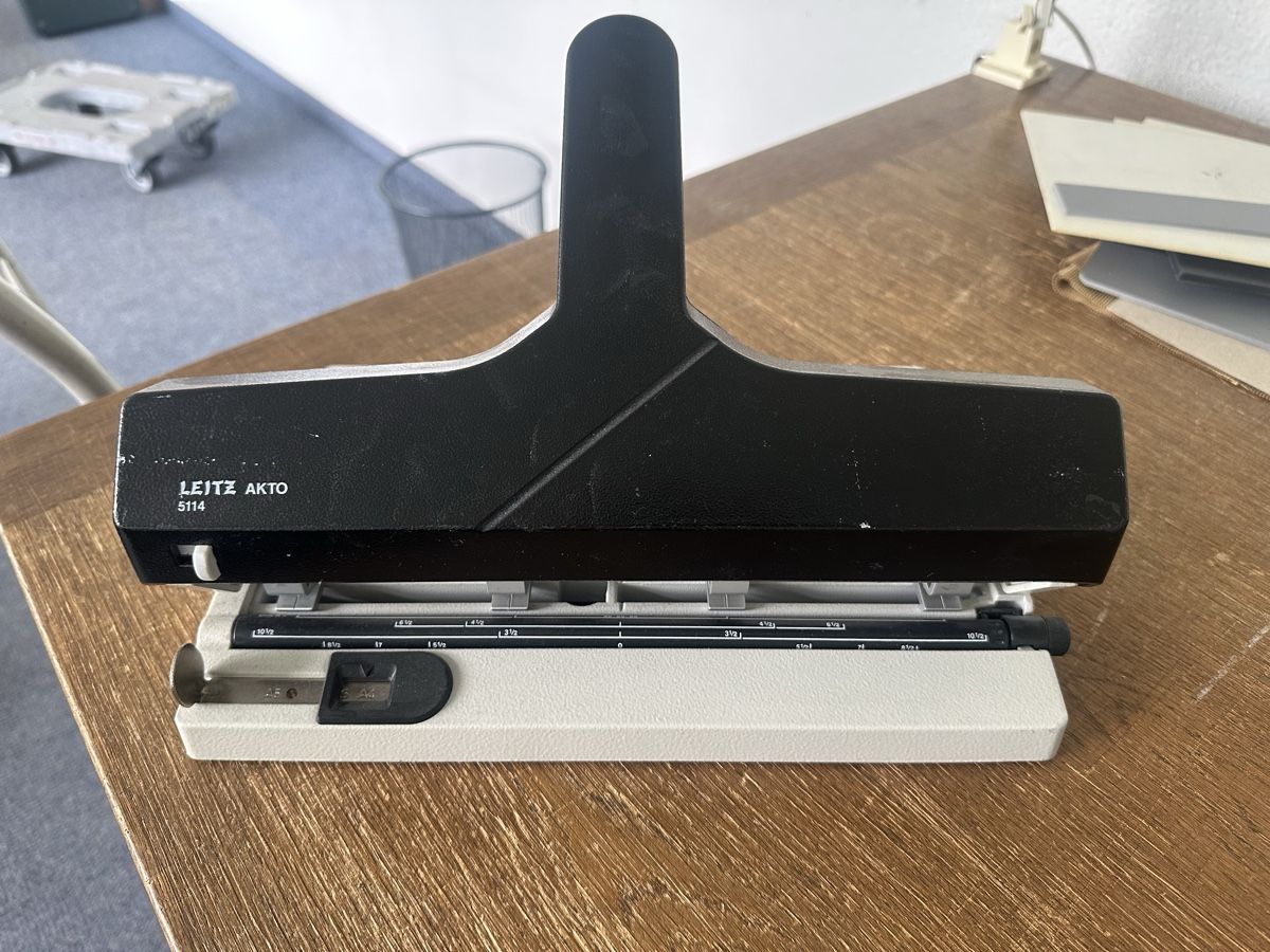 Tutti gli attrezzi: Leitz Akto 5114 Locher Stanze  – Usato da Altendorf venduto da Quietwater 1