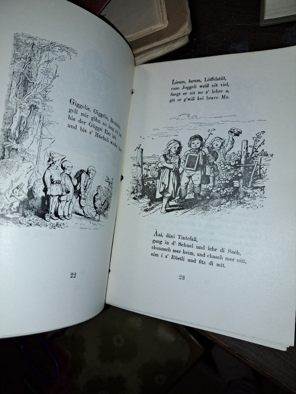 Bücher: Buch Lieder antik - Schweizerische Volkslieder,  – Gebraucht aus Kölliken von Upcycling-by-Mc-TAM 4