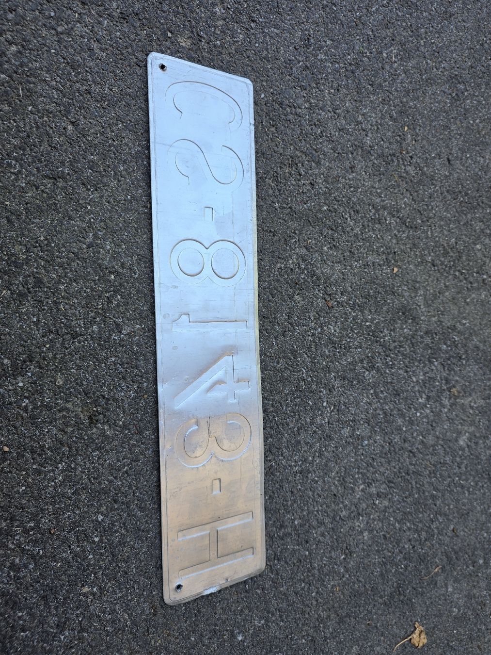Schilder: Nummer CS-8143-H  – Gebraucht aus Dorf von Echo_Elements 1