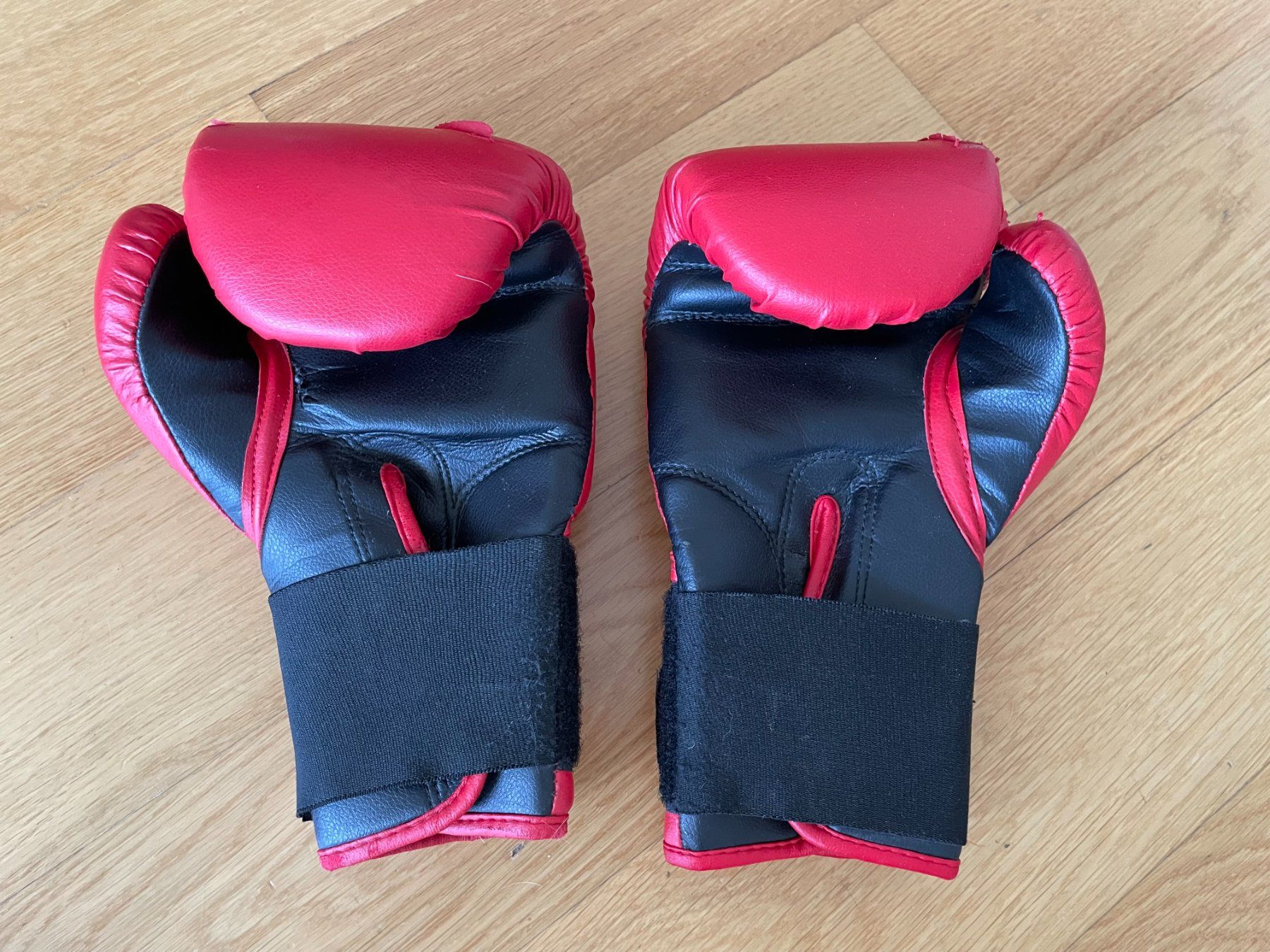 Guanti & manicotti: Gants de boxe Go Sport - Taille 10oz – Usato da Petit Lancy venduto da gil_hr6v 1