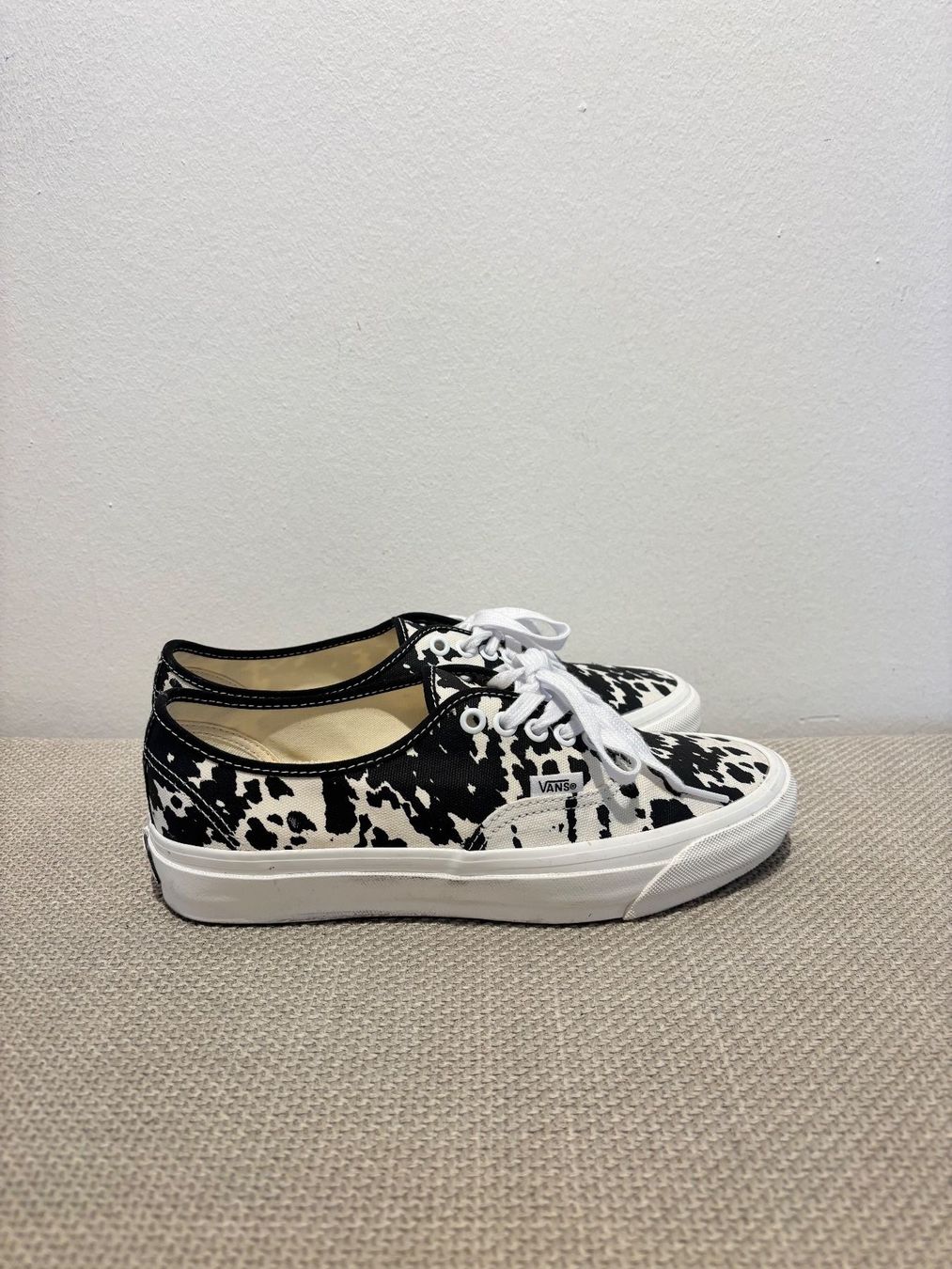 Vans Scarpe da uomo: Vans Premium Cow black & white Gr. 40 – Usato da Bottmingen venduto da ana_5hrv 1