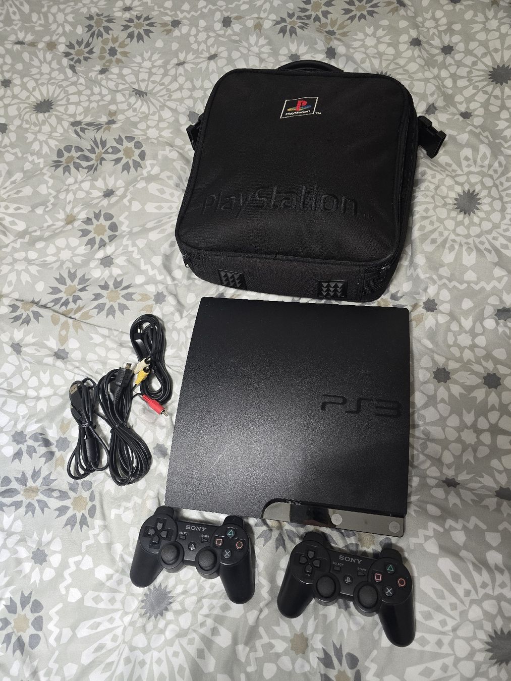 Sony Console: Sony PlayStation 3 Konsole mit Tasche – Usato da Winterthur venduto da AMKOM5E39 3
