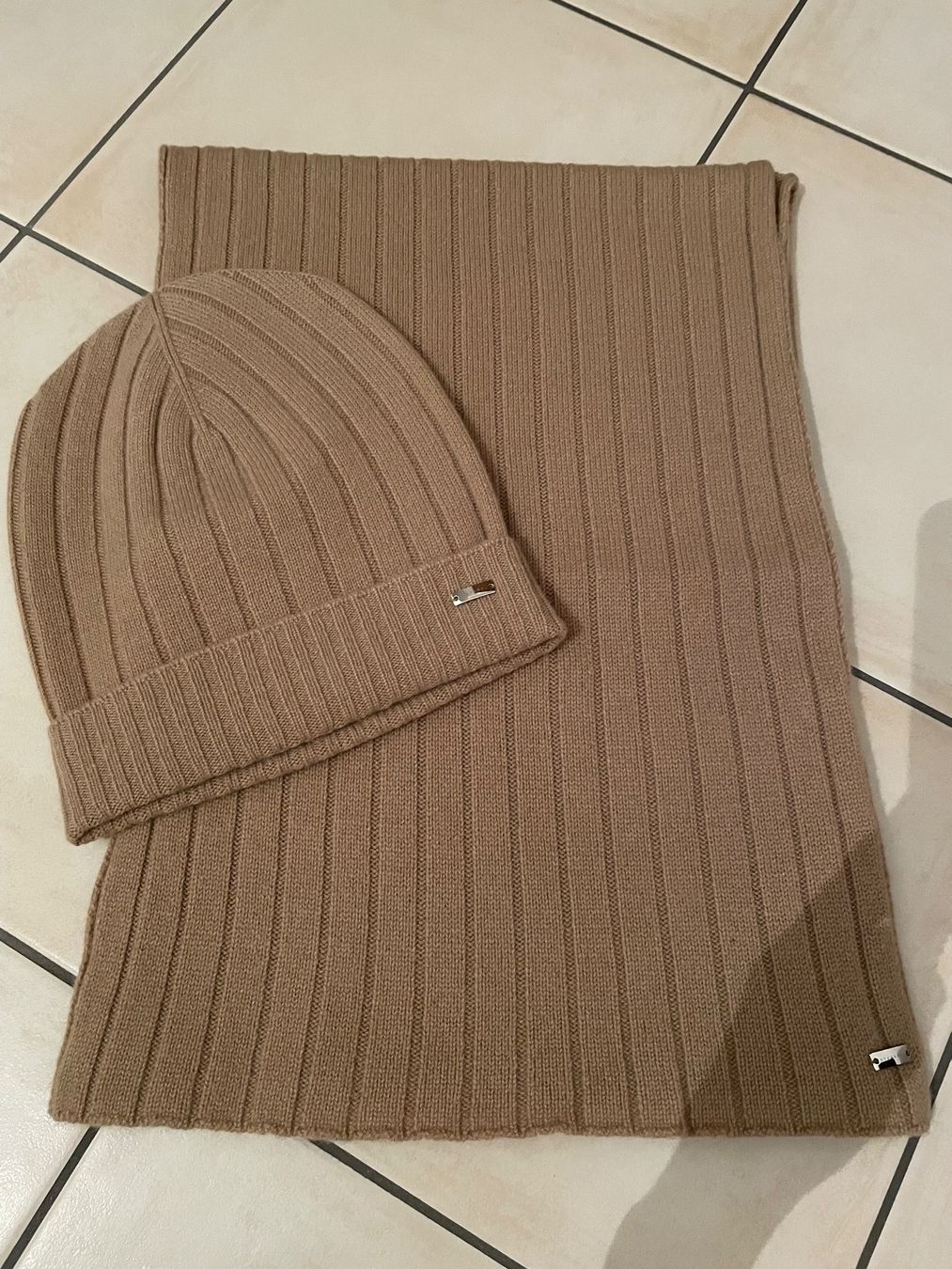 Foulards, Tücher & Schals: Sciarpa e berretto in cashmere (Stefanel) – Gebraucht aus Gorduno von cha_9lgw
