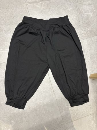2 pantalons dessous du genou amples été stretch 44 neufs