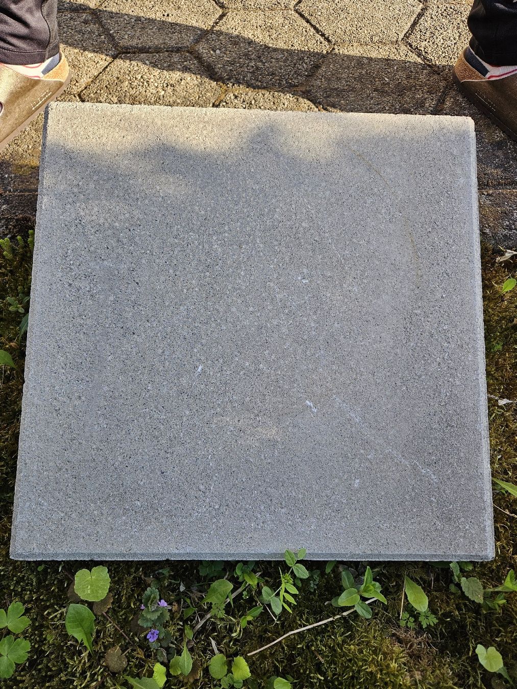 Piatti di portata: Gebrauchte Gartenplatte / Gehwegplatte ca. 40x40cm – Usato da Hausen am Albis venduto da Fox8