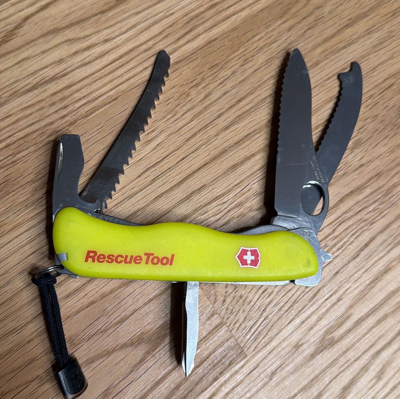 Victorinox Taschenmesser: VICTORINOX SACKMESSER RESCUE TOOL – Gebraucht aus Zürich von Frei-Occasionen 2
