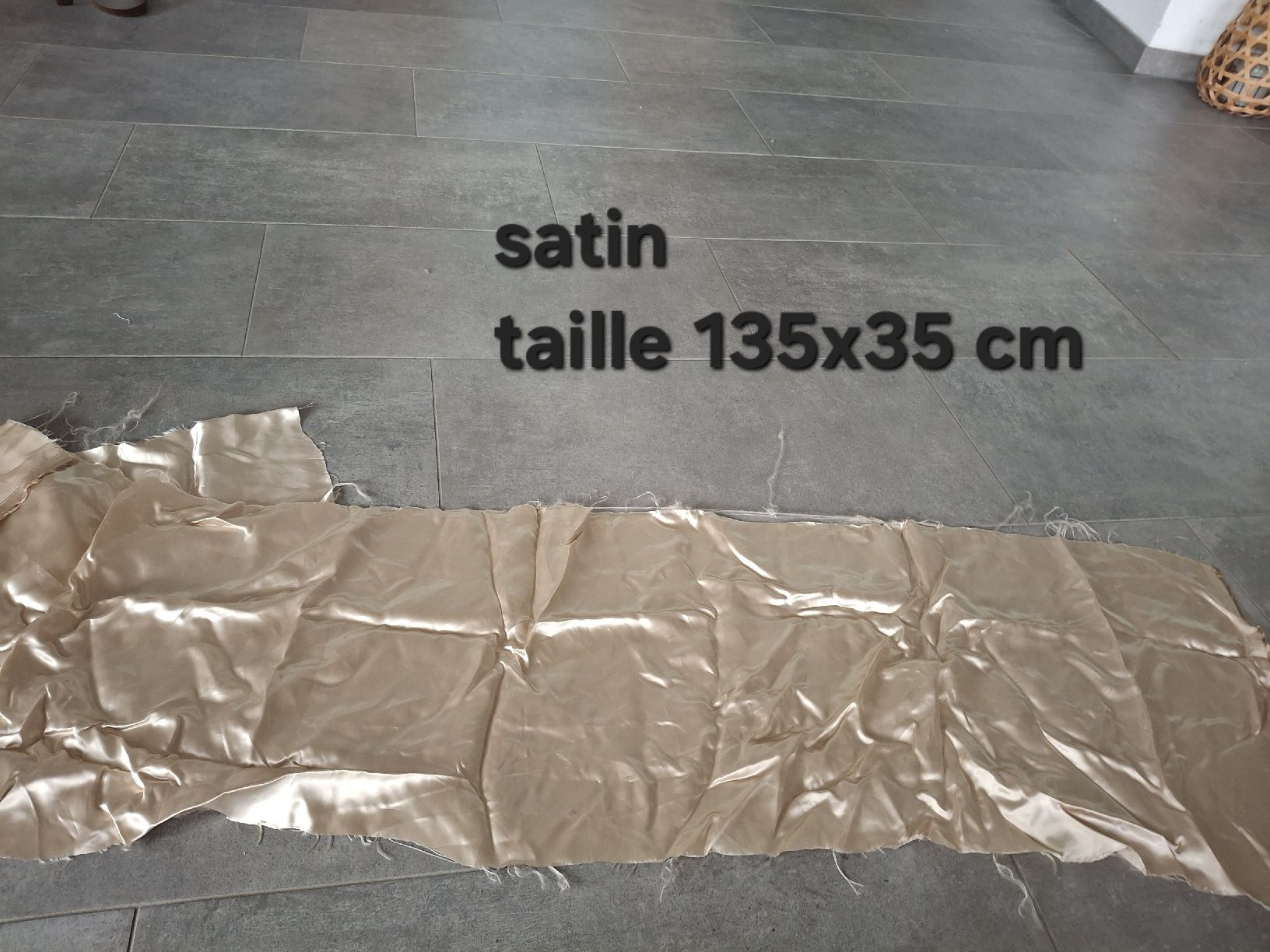 Tessuti: lot de 6 tissus beige  – Usato da Riaz venduto da Fannyh97 1