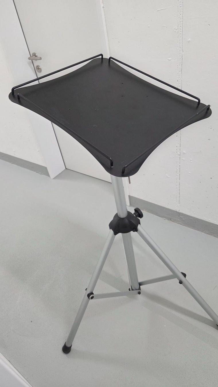 Autres décorations & accessoires: Projector stand, foldable and adjustable – D'occasion à Zürich par arthur_tur 1