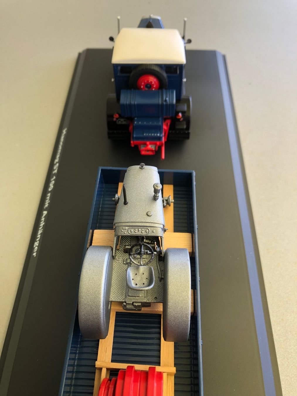 Schuco Kit di modellismo & Modellini statici: Hanomag ST 100 Schlepper mit Anhänger & Traktor – Usato da Zell ZH venduto da humarosch 4
