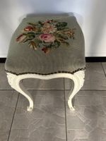 Antiker Blumen-Hocker mit Stickerei, Top Zustand, Sommerd...