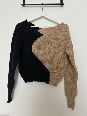 Zweifarbiger Strickpullover schwarz/beige