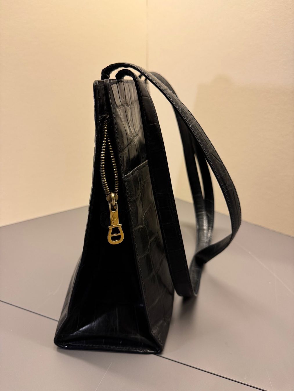 Aigner Borse da donna: Aigner Handtasche Damen Leder schwarz – Usato da Boll venduto da Simpbon 1