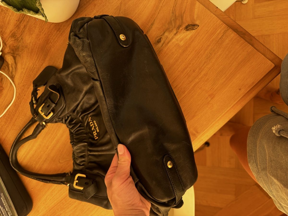 Prada Borse da donna: Schwarze Leder Prada Tasche Gold Hardware – Usato da Zürich venduto da juliajuliuscesar 8