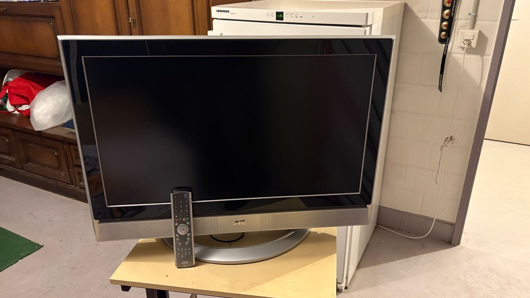 JVC Monitore: Gebrauchter Flachbildschirm – Gebraucht aus Rüegsauschachen von this_and_that