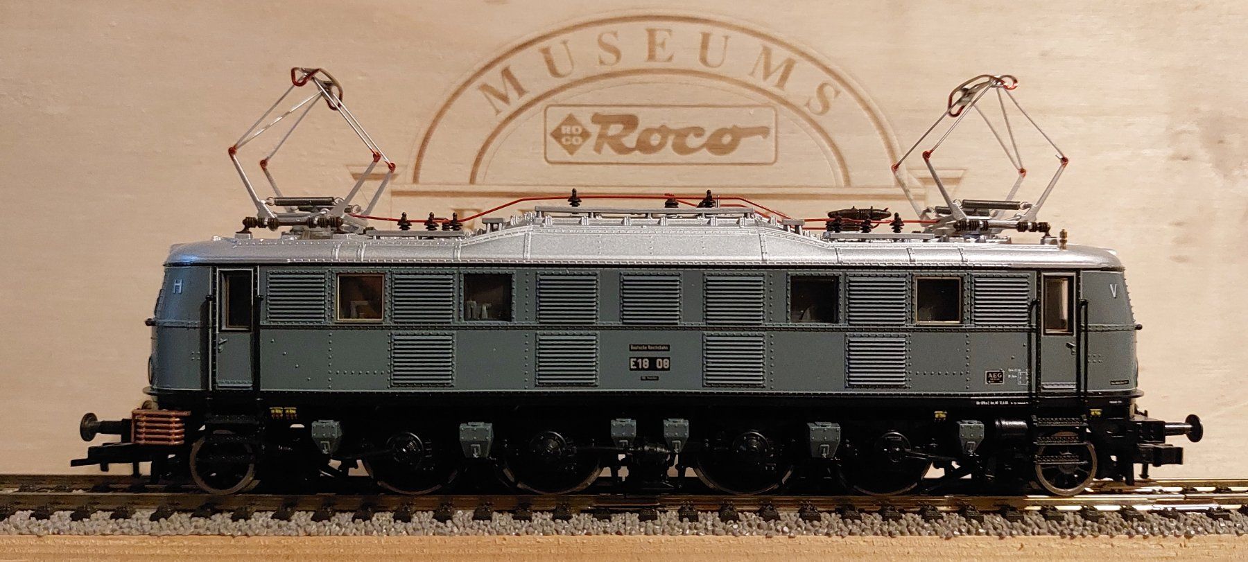 Roco Modellini di ferrovie: Roco 43660 - E-Lok E 18 08 der DR - rare MUSEUMS EDITION! – Nuovo e nell'imballaggio originale da Rotkreuz venduto da MOBAHN-1zu87 2